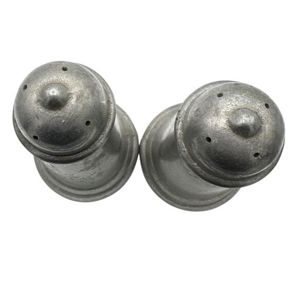 Vintage Wilton Armetale RWP Salt & Pepper Shakers Pewter Plough Tavern - Picture 3 of 6